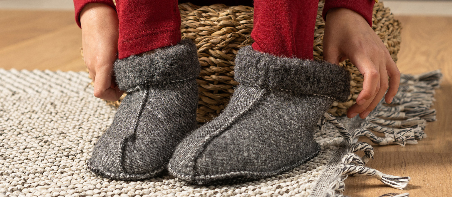 little kids wear natural wool bootie slippers in dark gray color