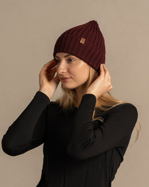 Women&#39;s Ribbed Beanie Knitted Merino Royal Cherry