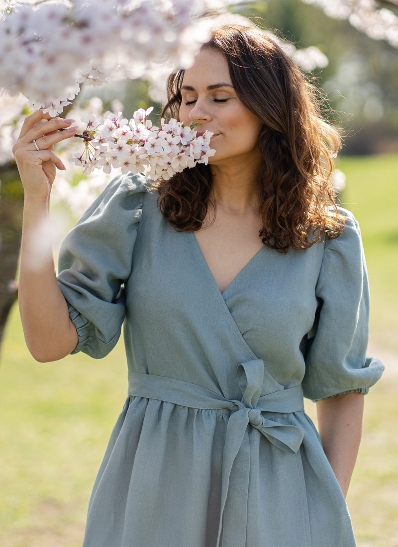 Women's Collection: Timeless & Sustainable MENIQUE Women's Collection: Timeless & Sustainable MENIQUE
