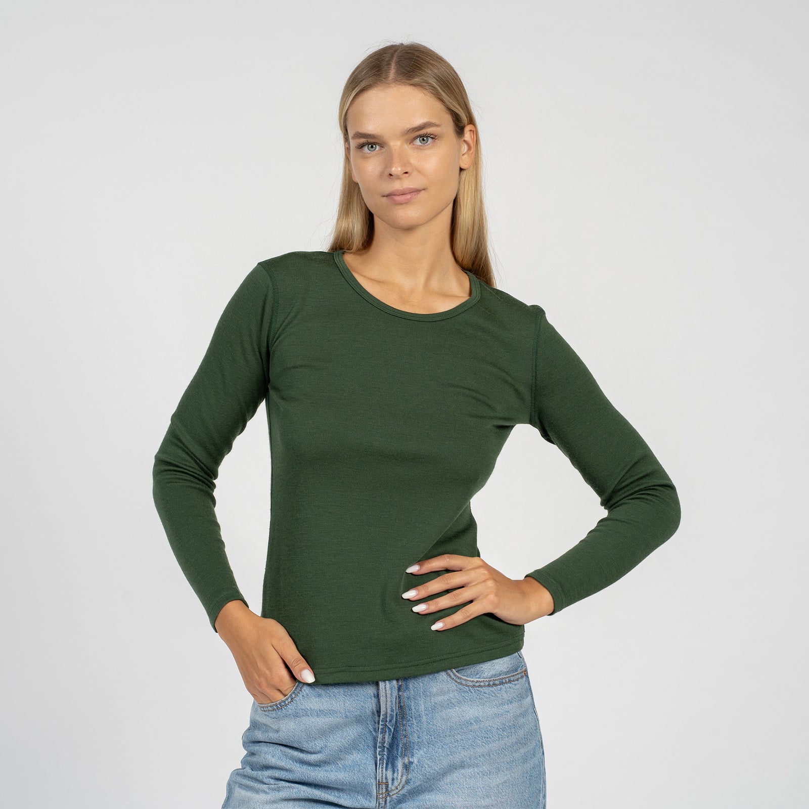 The menique women's merino wool dark green long sleeve top matched with menique dark green bottoms, from the front.