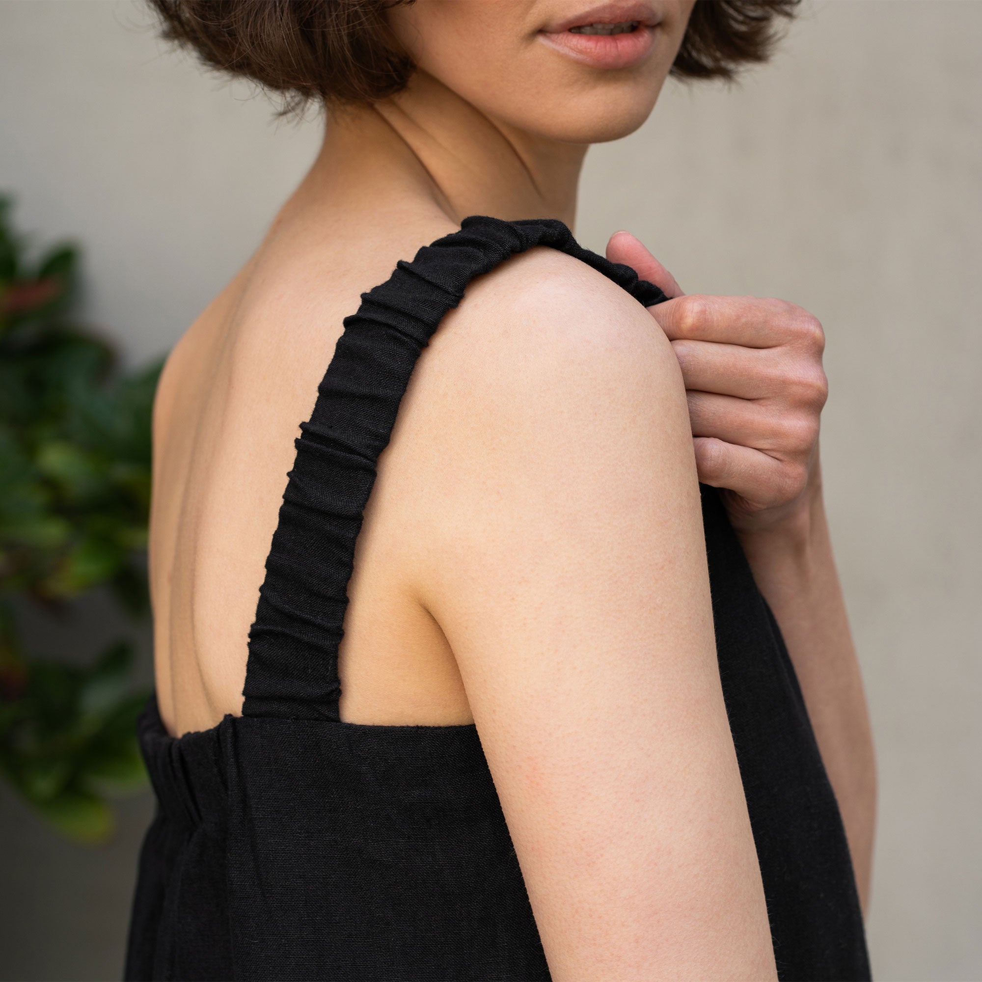 ワンピース French Linen Back\"O\" Dress Eden Zip Up Linen Mini Dress Paola Tropical | Forever New