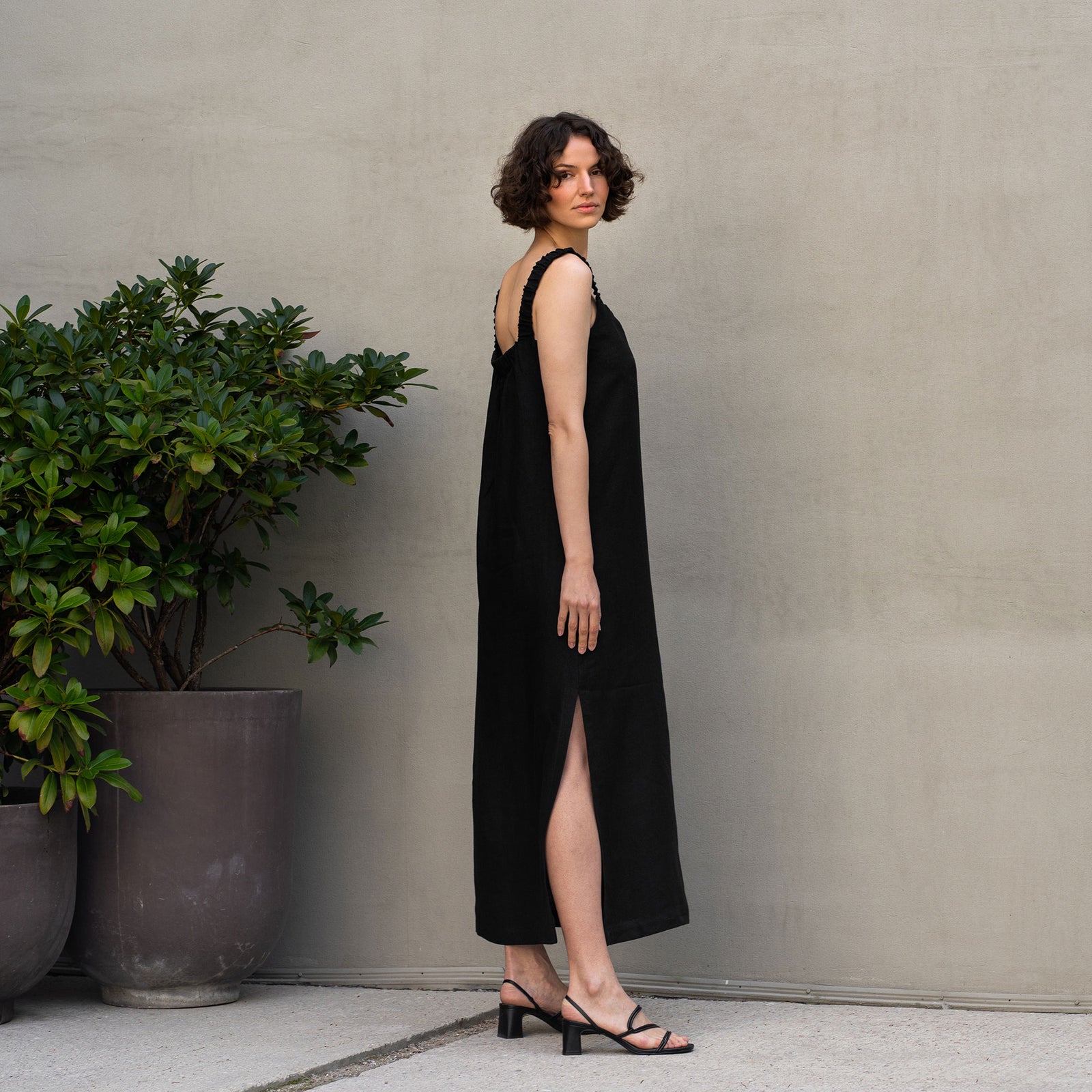 Sustainable Linen Clothing for Tall Women | MENIQUE Sustainable Linen Clothing for Tall Women | MENIQUE