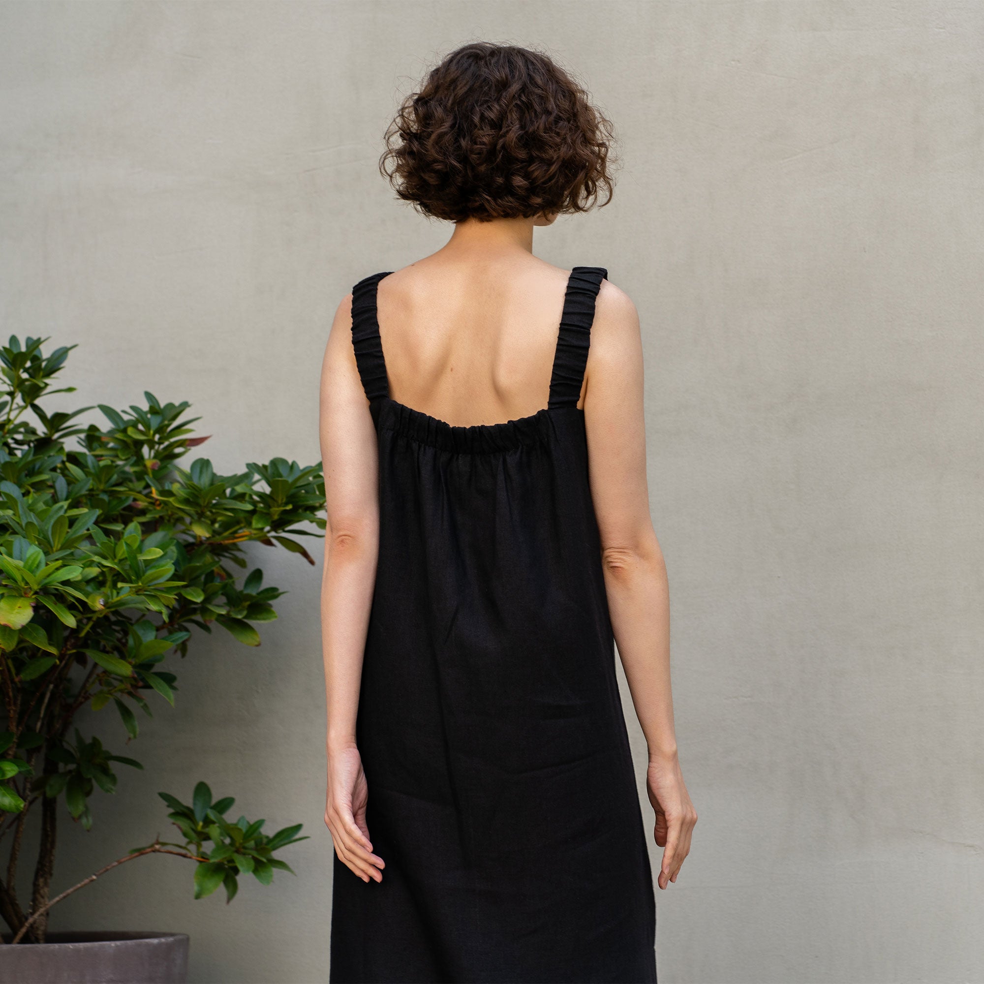 ワンピース French Linen Back\"O\" Dress Tilda Halter Linen Midi Dress Pearl | Forever New