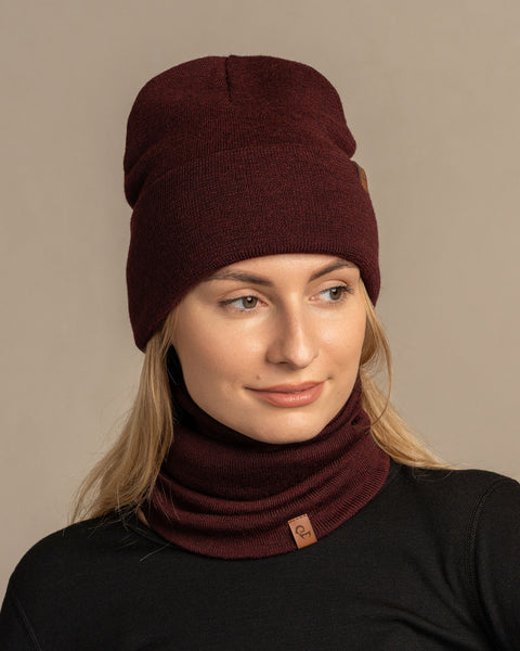 Women&#39;s Knitted Beanie &amp; Gaiter 2-Piece Set royal cherry