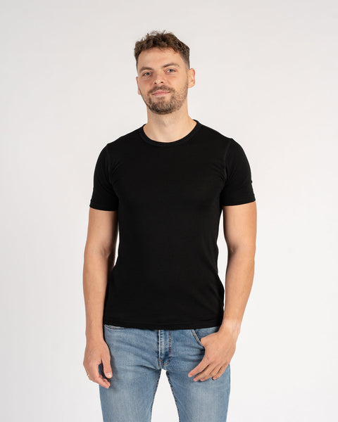 The menique men&#39;s 160 Merino wool T-Shirt in black color.