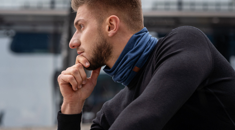 Men's neck gaiter in denim color