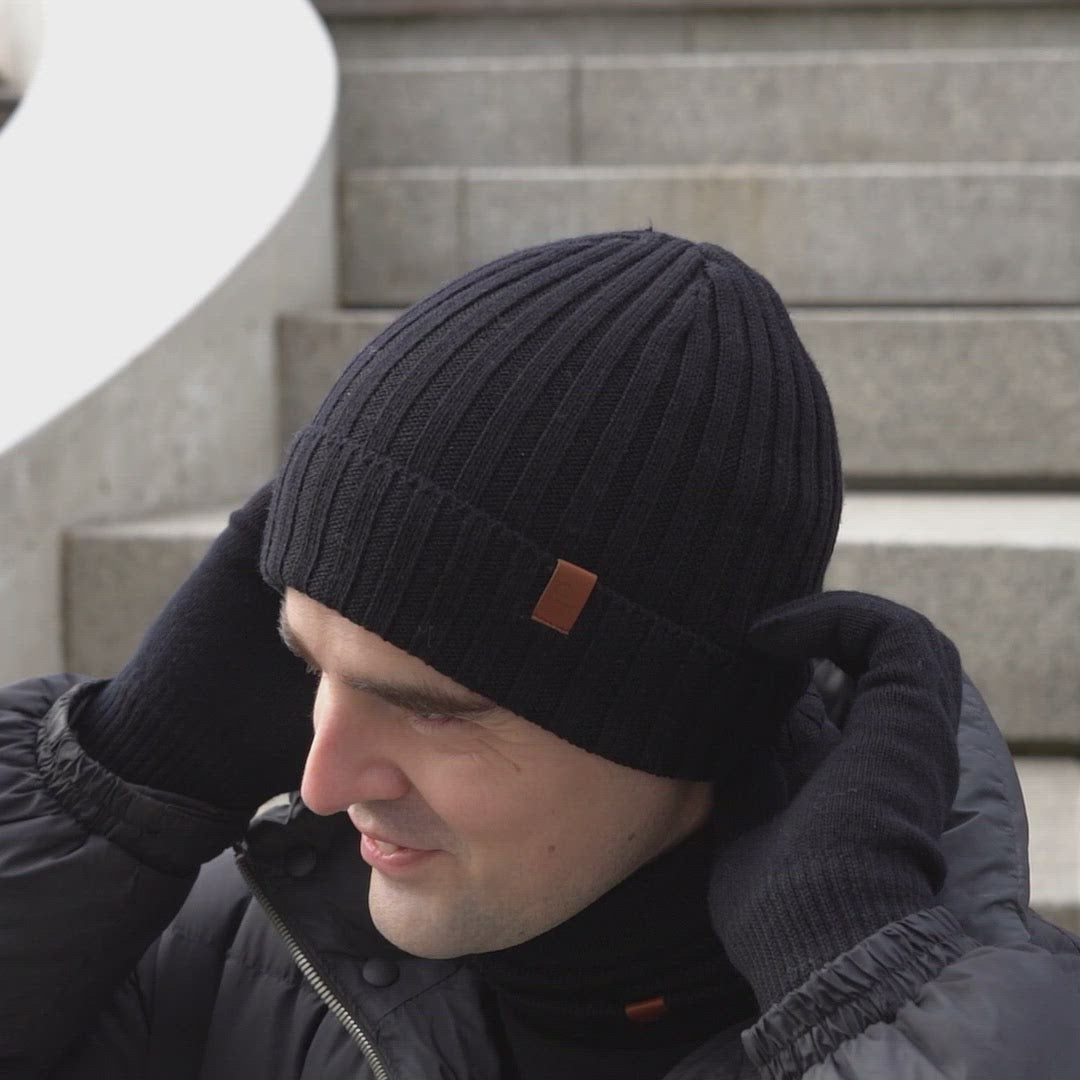 Bonnet côtelé tricoté en mérinos pour hommes