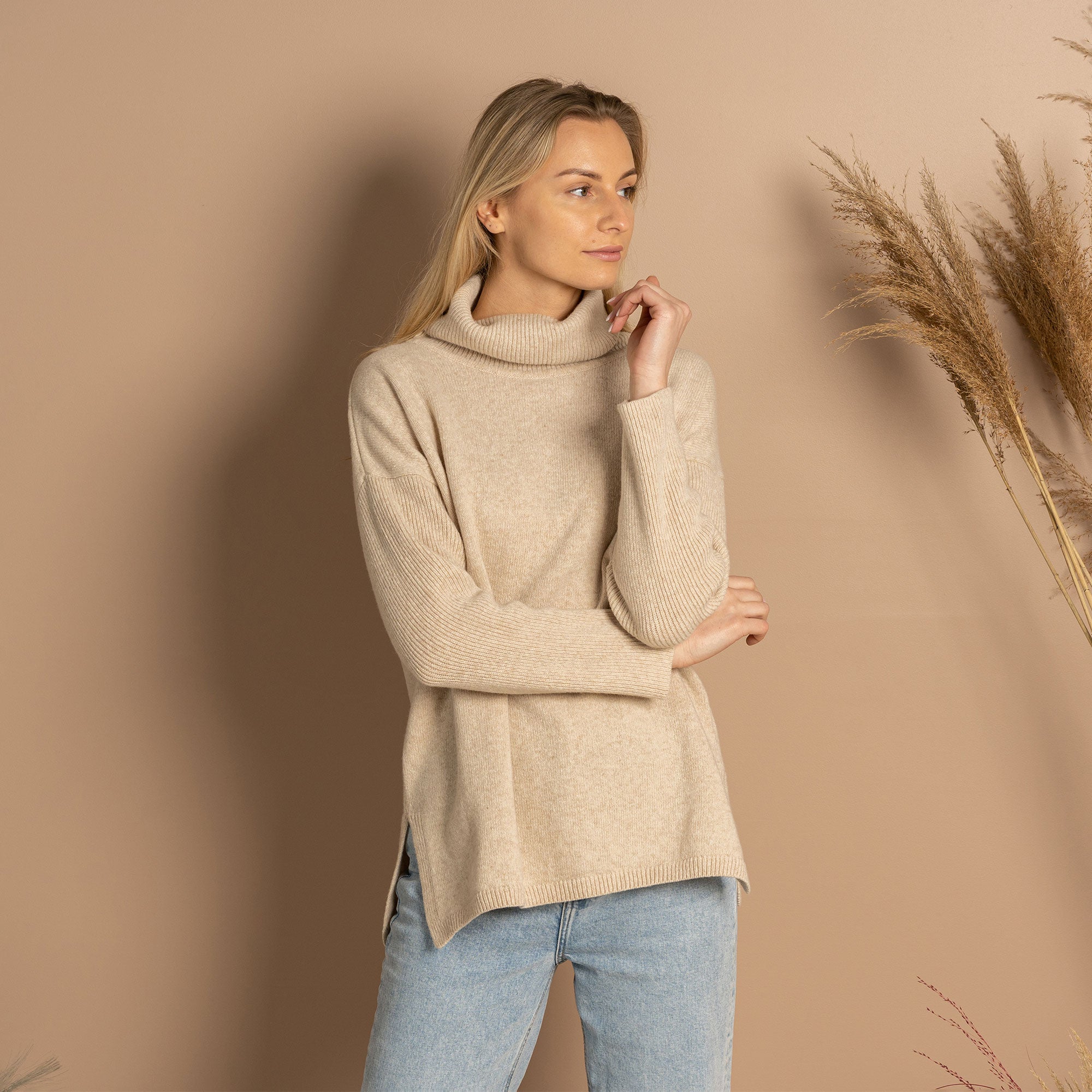 Women's Merino Oversized Turtleneck Sweater Vienna Creamy Beige