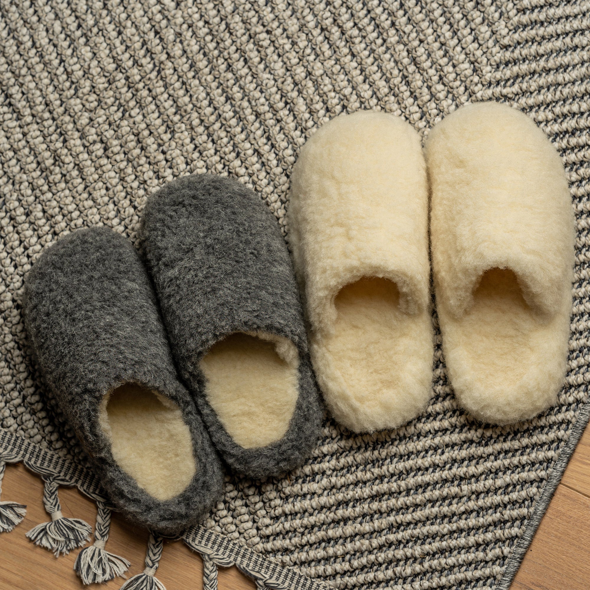 Plush Signature Slippers - 100% Soft Micro-fleece House Slippers :  : Clothing, Shoes & Accessories
