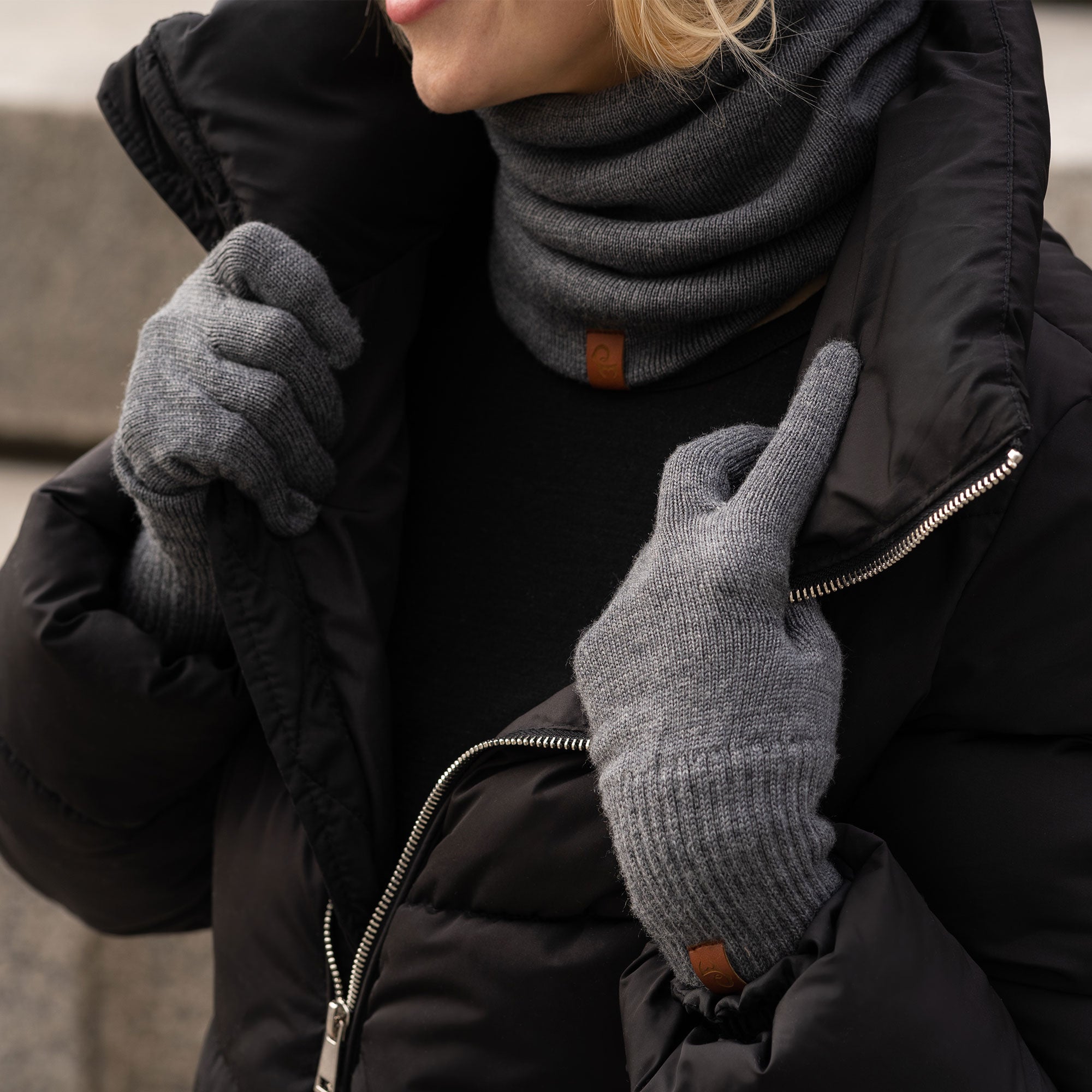 Women's Knitted Beanie, Gaiter & Gloves 3-Piece Set brown